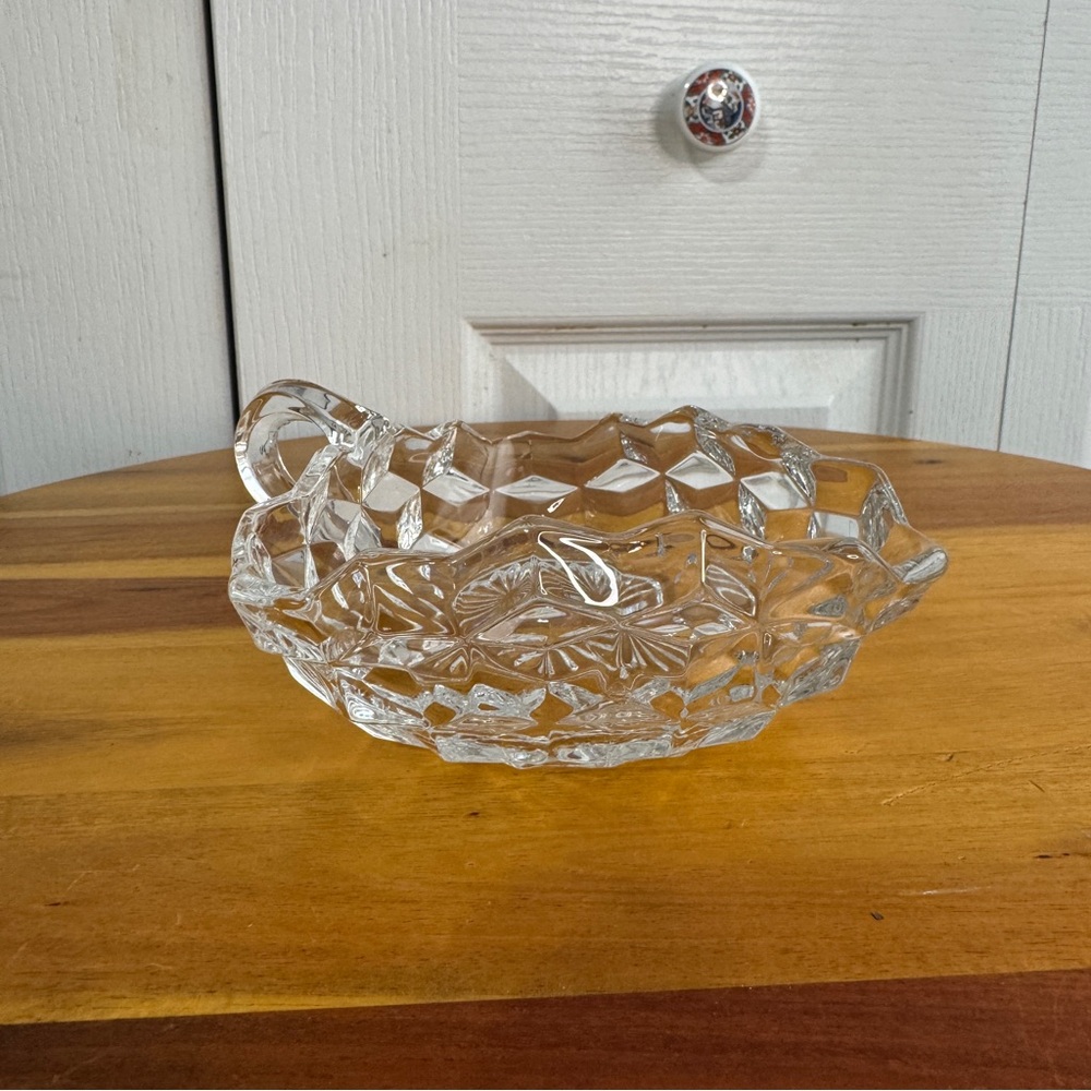 Fostoria American 3‎ cornered handle nappy dish